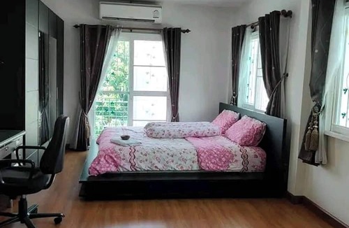 Minburi House | Charming 3-bedroom House With Pool Near Lat Krabang Airport