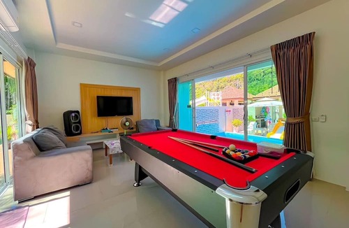 Khanom Villa | Le poulet poolvilla khanom
