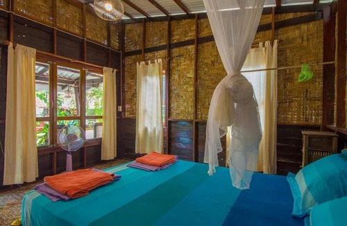 Ban Thalane Hotel | Bananas Bungalows