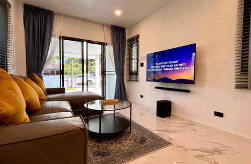 Khuekkhak Villa | Khaolak Pool Villa with 3 bedrooms