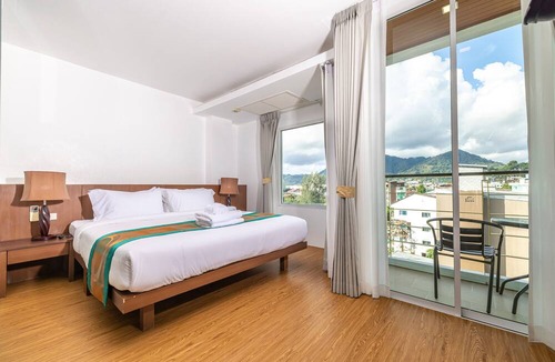 Nanai Road Hotel | Meet Holiday International Hotel