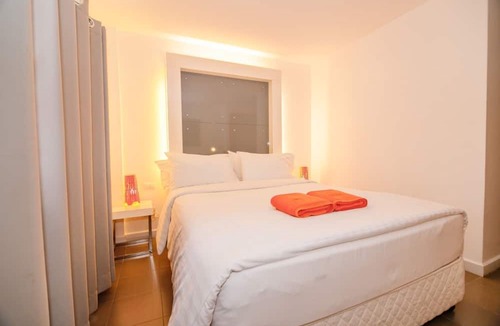 Pak Nakhon Hotel | The Original Orange Rooms