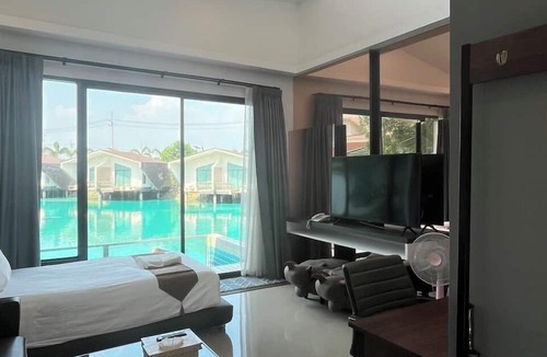 Nakhon Chai Si Resort | Boathouse Boutique Riverside