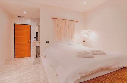 Phetchaburi Hotel | R Resident Resort