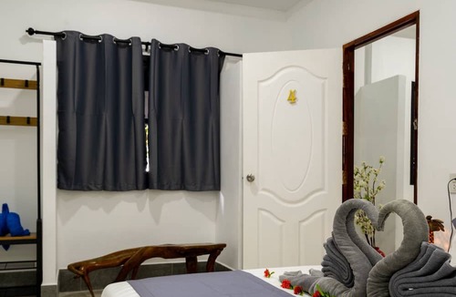 Ko Lanta Villa | Villa - Sleeps 8 - Terrace - Beach Close