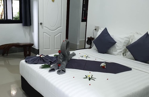 Ko Lanta Villa | Villa - Sleeps 8 - Terrace - Beach Close
