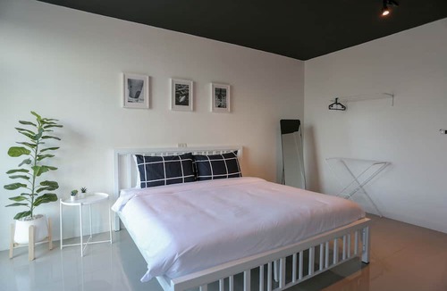 Si Sunthon Bed & Breakfast | Black Turtle