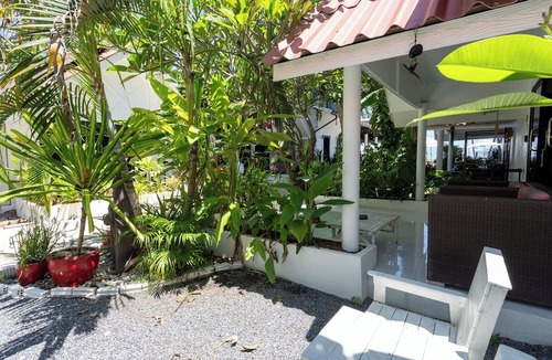 Ko Lanta Ski Chalet | Bungalow - Sleeps 2 - Terrace - Beach Close