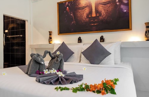 Ko Lanta Ski Chalet | Bungalow - Sleeps 2 - Terrace - Beach Close