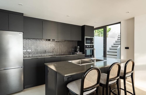 Koh Samui Villa | 5-Bedroom Beachfront Luxury Villa with Infinity Pool & Sunset Rooftop