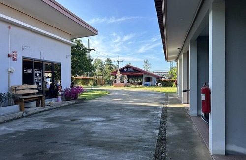 Tha Chana Hotel | Baanmae Resort Thachana Suratthani