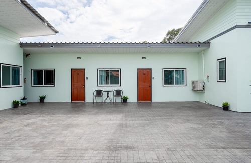 Pong Villa | Luxurious 12-bedroom Villa Retreat in Tambon Pong, Thailand