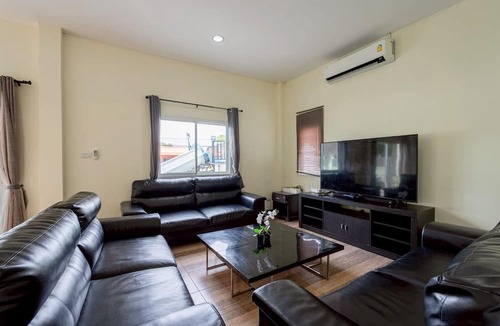Pong Villa | Luxurious 12-bedroom Villa Retreat in Tambon Pong, Thailand