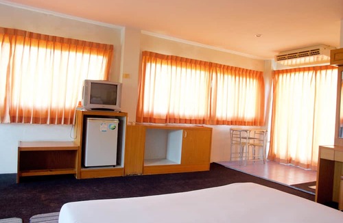 Ko Sichang Hotel | Sichang Shine Khao Resort