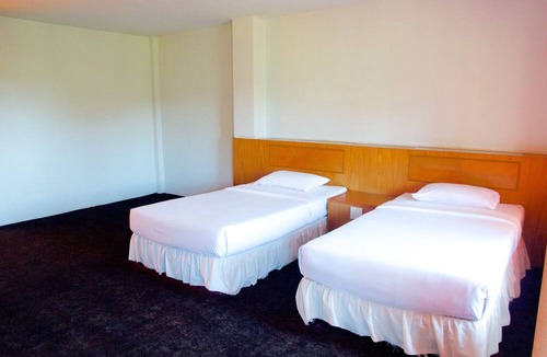 Ko Sichang Hotel | Sichang Shine Khao Resort