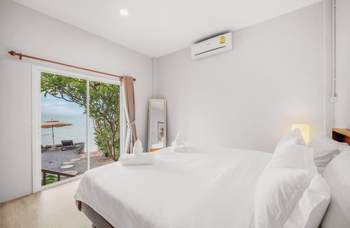 Maret House | Room-charming Guest Room Retreat in Mare