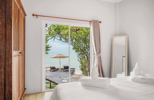 Maret House | Room-charming Guest Room Retreat in Mare