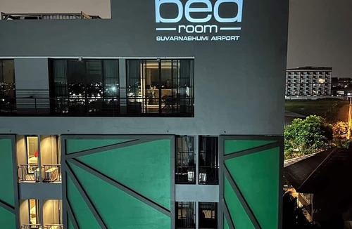 Srisa Chorakhe Noi Hotel | Bedroom at Suvarnabhumi Airport