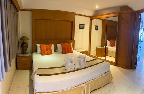 Tha Thaewawong Hotel | Seaview Sriracha Hotel