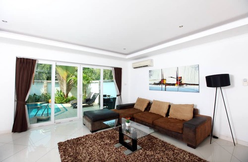 North Pattaya Villa | Hidden Palm Pool Villas