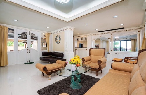 Ratsada Villa | Angel Pool Villa Phuket