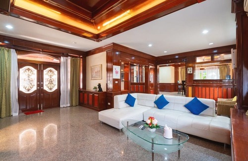 Ratsada Villa | Angel Pool Villa Phuket