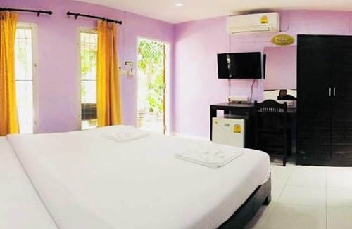 Chalong House | Forest Bungalows & Mama's Restaurant