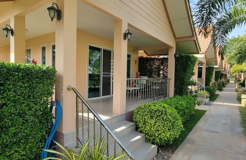 Pak Nam Pran Villa | Chang Noi wheelchair accessible resort