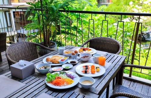 Si Racha Apartment | Balcony Courtyard Sriracha Hotel Serviced Apartmen
