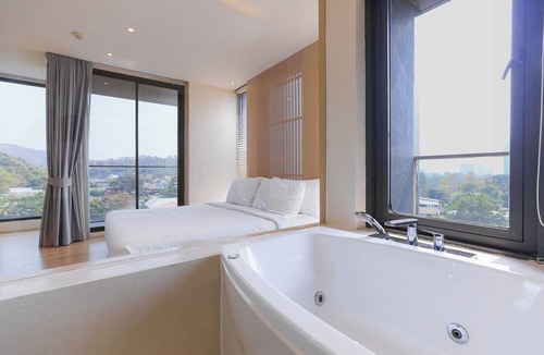Si Racha Apartment | Balcony Seaside Sriracha Hotel & Serviced Apartments