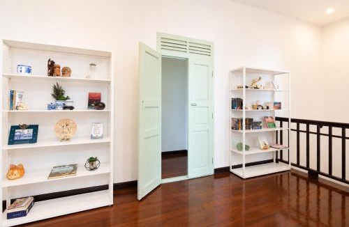 Si Phraya House | Heritage Family Home Spacious & Central Location
