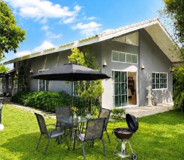 Plaeng Yao House | Oasis Retreat 2BR Garden Home Sleeps 6 Bann Plangyao