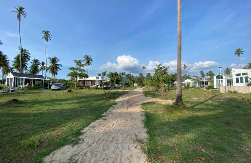 Lipa Noi House | Beachfront Tiny House, Koh Samui, Thailand with FREE Rowboat