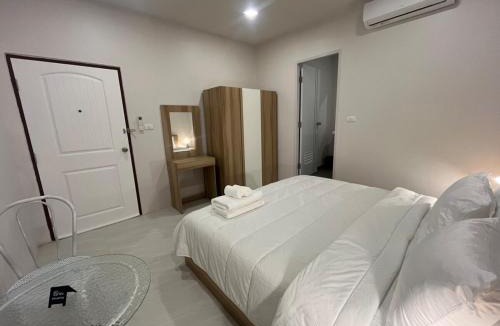 Talat Yai Villa | ApoHouse36 Minimalist townhome near Phuket Old Town