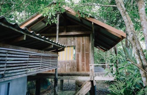 Khuan Ka Long House | บ้านไม้ชายแดนกาแฟสดแอนด์โฮมสเตย์
