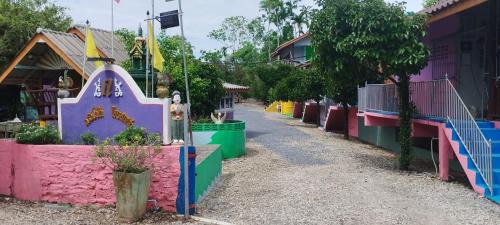 Sichon House | ครัวป้าไก่โฮมสเตย์