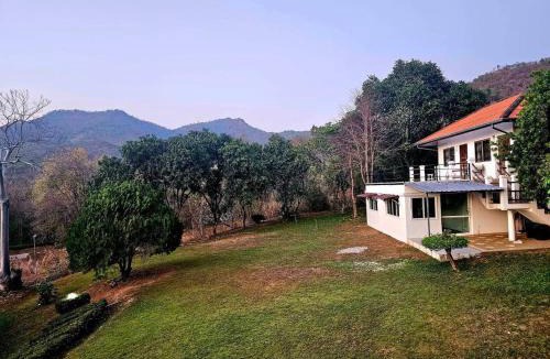 Phetchaburi House | Mountain Front Family Home Big Balcony For 4 Rare Birds, Bikes
