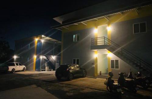 Si Sunthon Hostel | ท่าเรือห้องพัก Tha Ruea hongpak