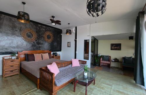 Koh Lan Villa | Baan Sahai Tone บ้านสหายโทน