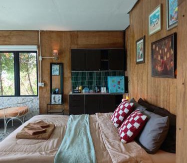 Koh Lan Villa | Baan Sahai Tone บ้านสหายโทน