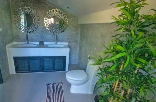 Ko Lanta Villa | Beachfront! 5 Bedrooms - Malee Beach Villa E1
