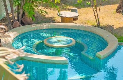 Ko Lanta Villa | Beachfront! 5 Bedrooms - Malee Beach Villa E1