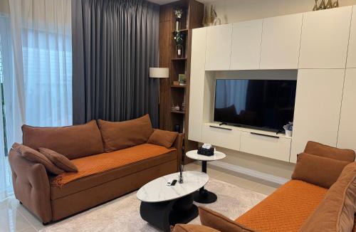 Chalong Villa | SvoyLuX Primo 3BR Gated House Near Pier and Muay Thai Street