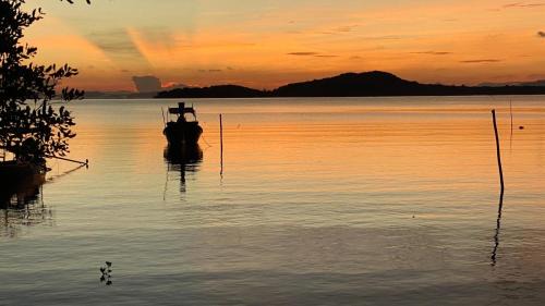 Ko Lanta Old Town House | Deep House Sea View