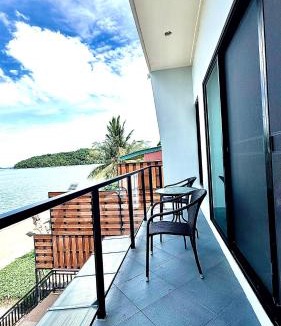 Siray House | Koh Sirey Beachfront Pool Villa