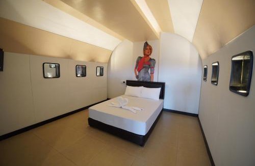 Phan Thong Hotel | โรงแรมทูมอร์โรว์แลนด์ อมตะนคร