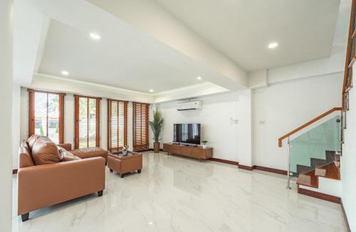 Chalong Villa | Brand-New Luxury Villa Stunning Retreat V154