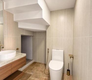 Rama 9 Apartment | 5 Bedroom Central Bangkok Pool Villa with Netflix