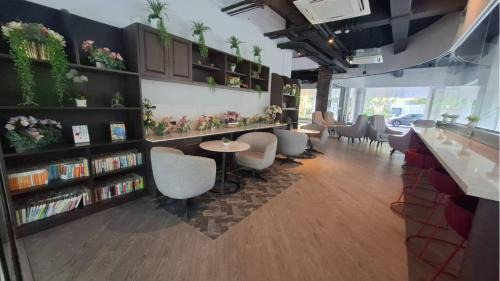 Tha Thaewawong Apartment | Stasia Suites Sriracha