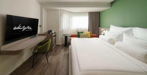 Nana Hotel | The Akyra Bangkok 11